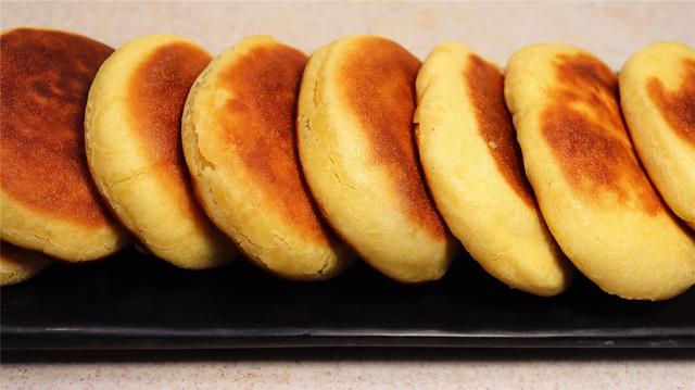 玉米面怎么做，玉米面怎么做饼（蓬松柔软比馒头还香）