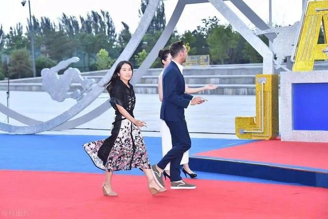 张艺谋女儿张末，张艺谋大女儿张末离婚吗（女儿张末嫁了欧美人）