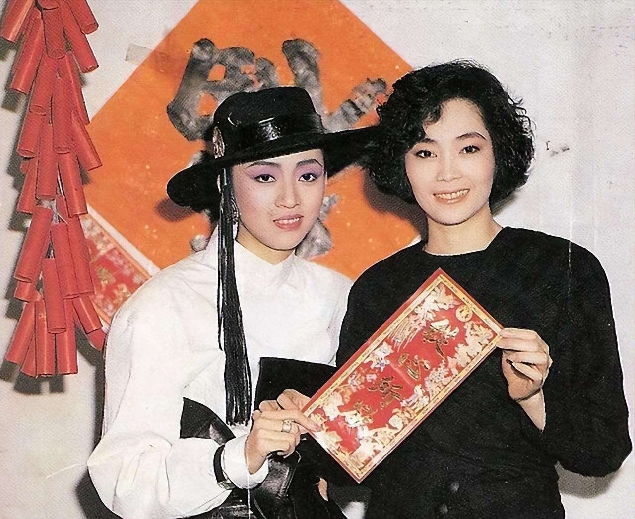 关少曾个人资料（父亲是琴书泰斗，培养女儿关晓彤）