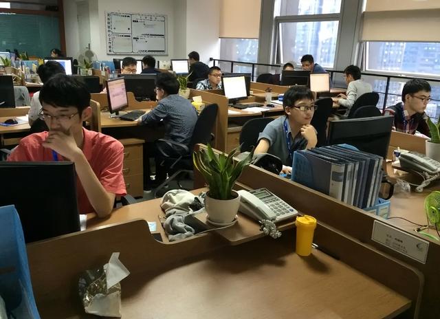 排名前十的专业，大学热门专业排名前10名（大学中10大“高薪”专业）