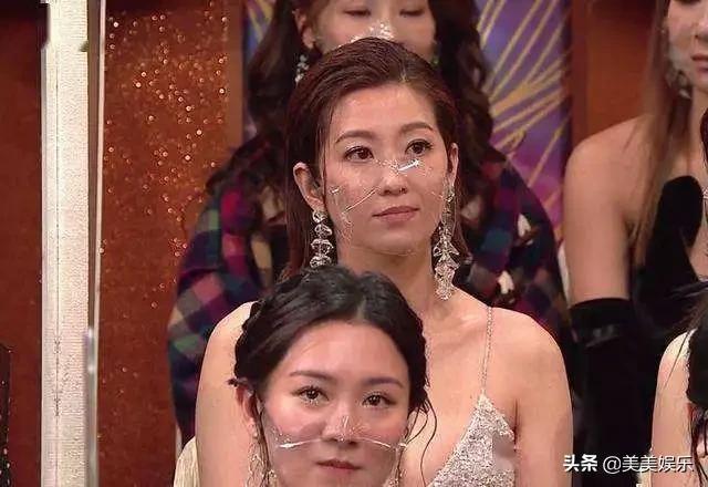 王浩信恭喜陈自瑶获奖!被扒在老婆孕期出轨,曾和小三同台领奖