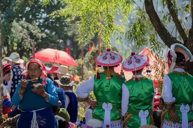 什么柴不能烧，什么柴不能烧成语（白族风俗三大禁忌，你知道几个）