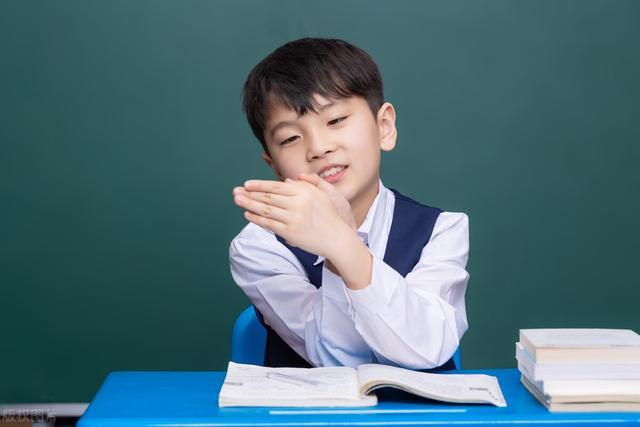 五行缺水的男孩名字，好听的五行缺水男孩名字（缺金缺水的男孩名字洋气）