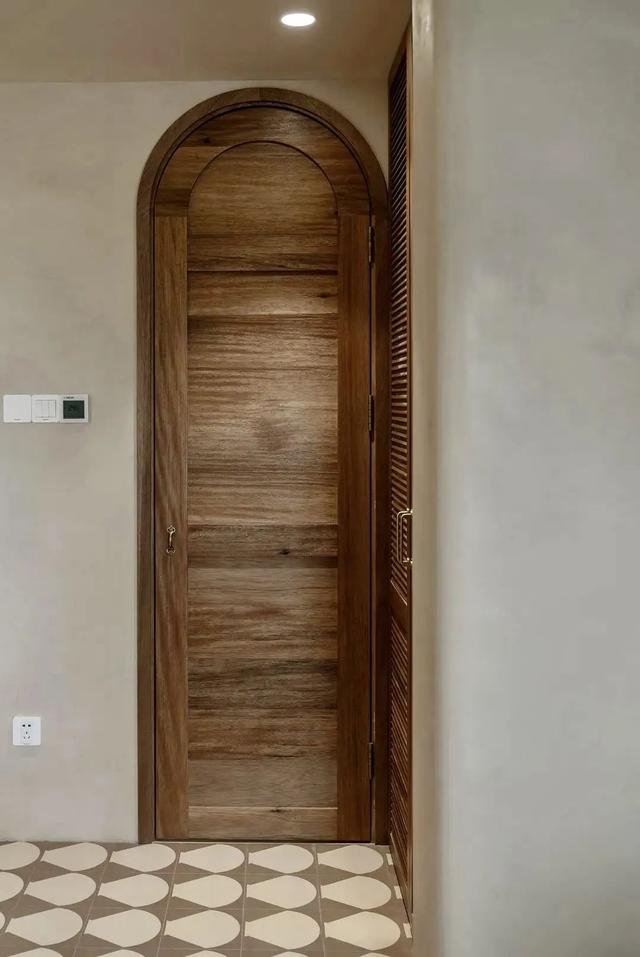 踢脚线尺寸，踢脚线怎么量（你们家因为踢脚线翻车）