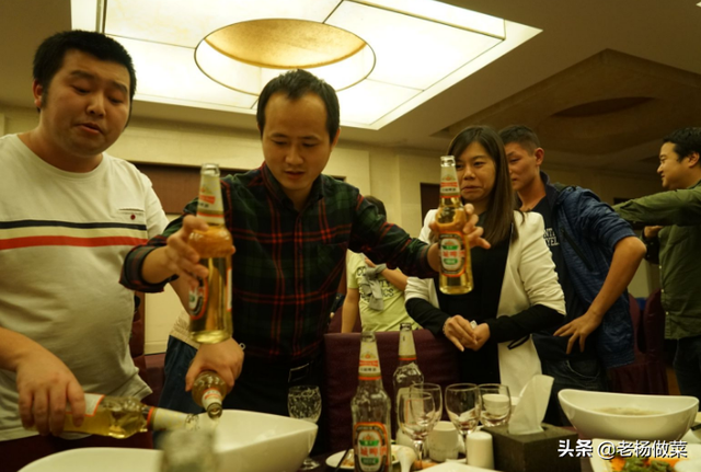 生日宴怎样发微信请客，生日请人吃饭简短邀请短信（内行人教你3句话）