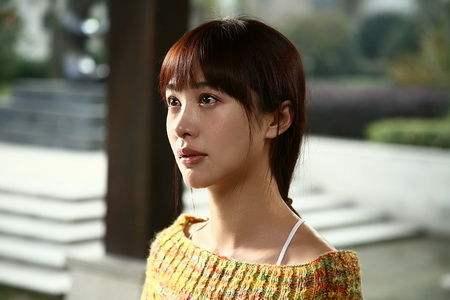 李菲儿：和黄晓明同居3年，因杨颖分手，35岁仍单身