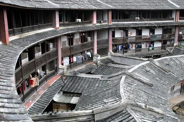 民族的主要特征是什么，民族特征属于什么（但你知道他们最具特色的建筑特色是什么吗）