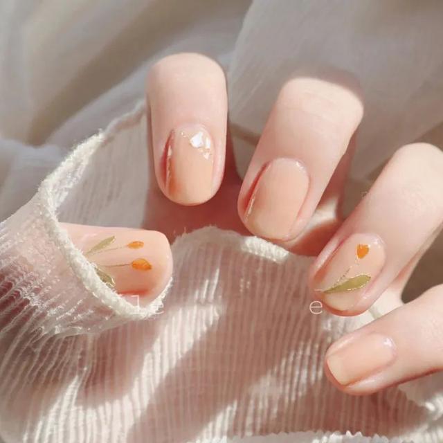 超级显白的基础款美甲，显白显嫩的美甲来一波儿~