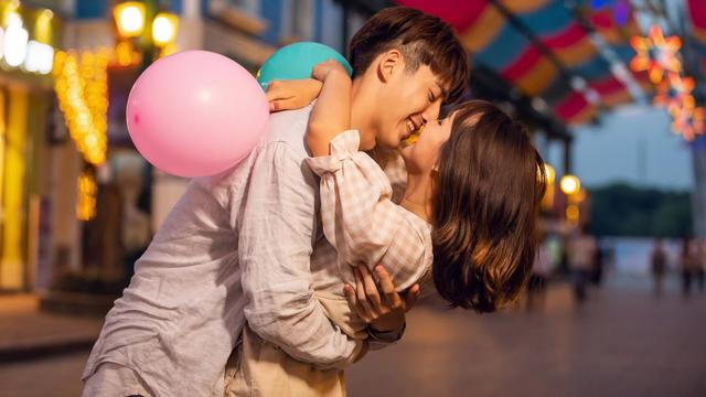 送女人什么礼物最好，送女生什么礼物好（就送她“这三样”礼物）