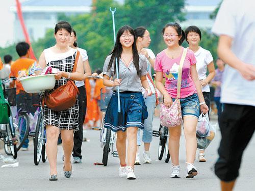 办银行卡流程怎么走，到银行办卡的流程（这张“银行卡”途径大了）
