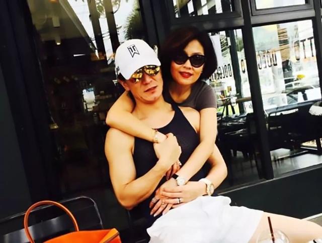 哈文改嫁的丈夫是谁，李咏妻子哈文现状（丈夫李咏病逝三年没有再嫁）