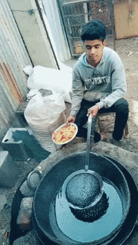 文字趣图不要生气，趣图搞笑图片文字（这样对待女朋友可不好）