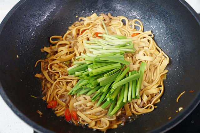 韭菜炒千张丝怎么炒，韭菜炒千张怎样炒好吃（很多人还不知道做法）