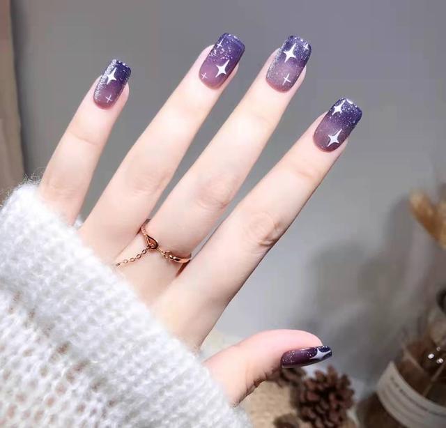 什么款式的美甲好看又显高贵，推荐几个美甲款式（秋冬千金/御姐/贵妇美甲合集来了）