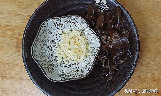 西兰花怎么炒才好吃，1个西蓝花2个鸡蛋