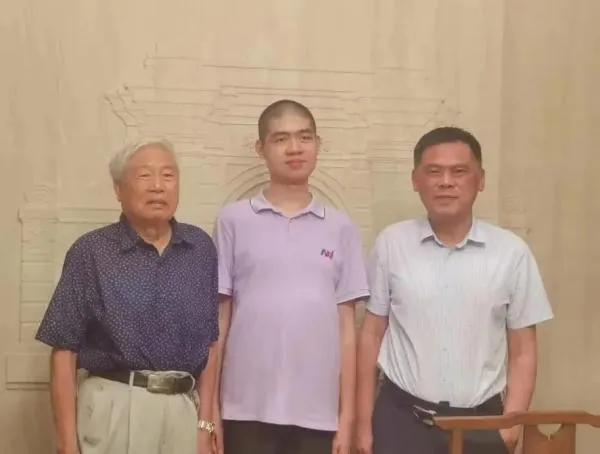 祖孙三代全上清华，清华大学官微发文分享他们的故事