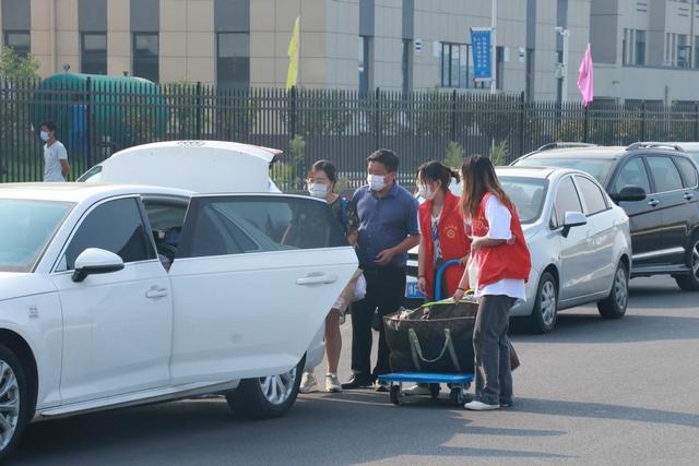 河南水利与环境职业学院，2021级河南水利与环境职业学院新生开学时间和入学指南及入学军训考试（河南水利与环境职业学院7000余名小萌新来啦）