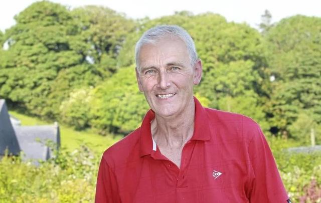 五周年纪念金手镯，五周年纪念日（2018年农民挖排水沟时意外挖出4只金手镯）