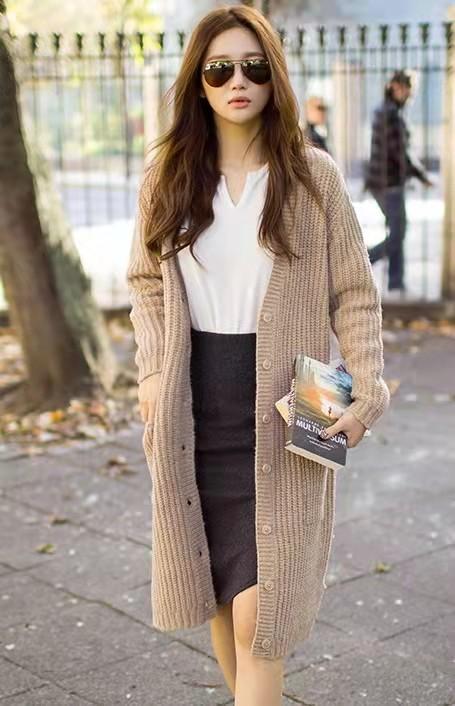 开衫毛衣怎么搭配，开衫毛衣怎么搭配裤子（开衫也能穿出少女感）