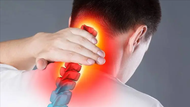 肚子左面侧面疼怎么回事，左侧腹部疼的原因（快看看是不是这5个原因）