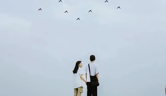 40岁男人喜欢的女人，40岁的男人都喜欢怎样的女人（四五十岁的女人喜欢多少岁的男人）