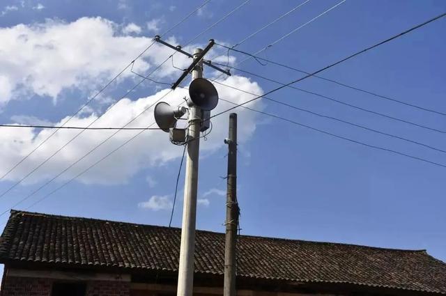 生产队里开大会，天上布满星歌曲原唱（<8>生产队里开大会）