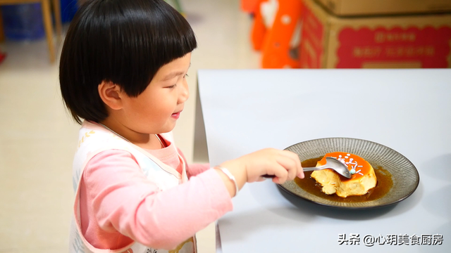 如何制作牛奶鸡蛋布丁，制作牛奶鸡蛋布丁的原理（教你在家自制焦糖布丁）