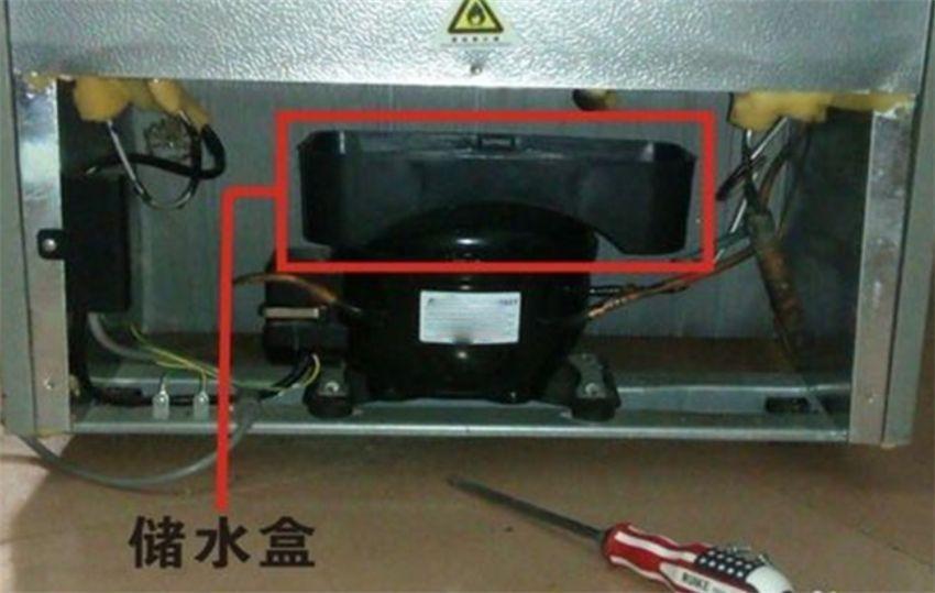 冰箱排水口在哪(冰箱排水孔位置)