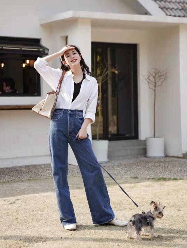 女生穿搭牛仔阔腿裤，女生穿搭牛仔阔腿裤图片（牛仔阔腿裤配什么上衣好看）