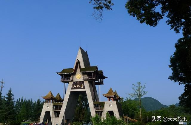 四川青城山旅行指南，青城山的前山和后山哪个值得去