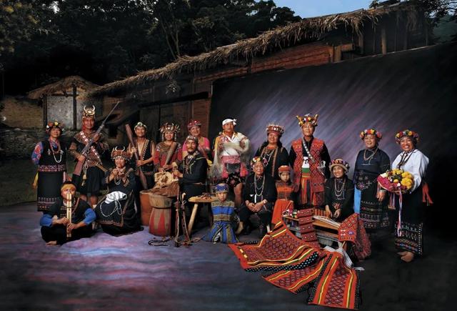高山族服饰图片，各个民族的传统服装（华夏风范丨宝岛台湾的神秘民族——高山族）
