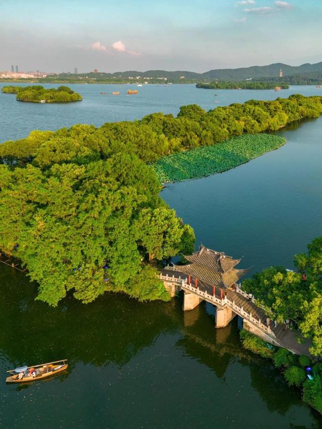 西湖旧十景和新十景，西湖新十景是哪十景（杭州西湖十景最详细攻略）