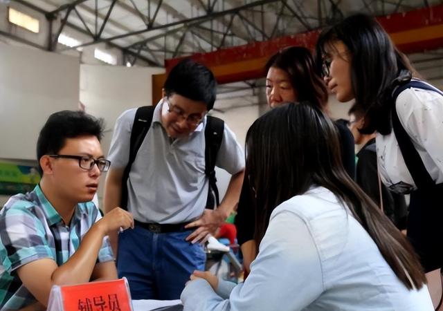 轨道交通专业就业前景如何，轨道交通的就业前景和方向（录取分数不高的3所轨道交通类大学）