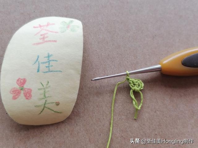 钩针编织小花朵，钩针编织花朵简单易学（新手半个小时就可以钩出来送给自己）