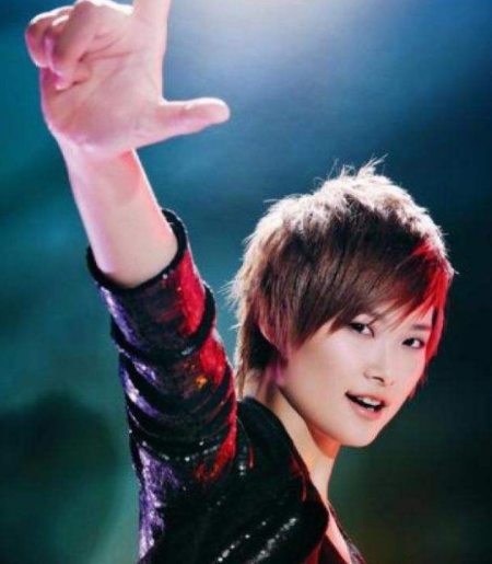 李宇春个人简介，李宇春男友（37岁的李宇春活得太清醒）