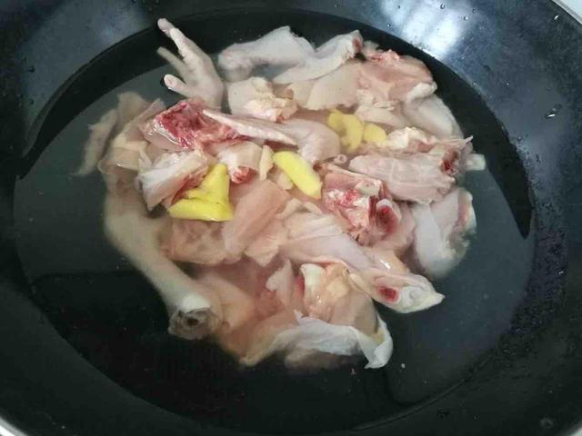 老母鸡怎么炖才能烂，怎样炖老母鸡能炖的烂一点（白醋是鸡肉的“克星”）