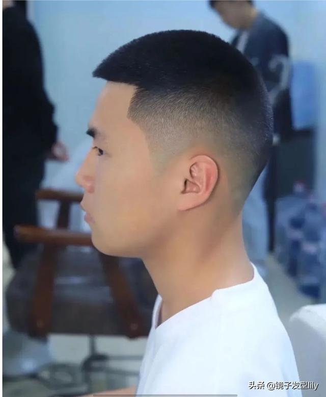 碎发刘海图片男，最新男生短碎发型图片（清爽帅气男士发型18款）