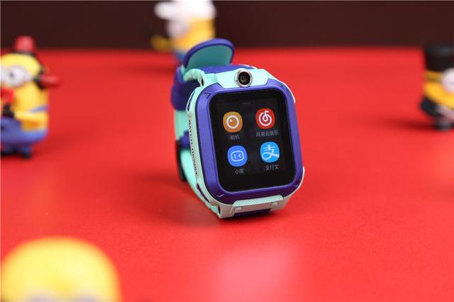 给孩子配手机最佳年龄，孩子多大配手机合适（开学要不要给孩子买电话手表）