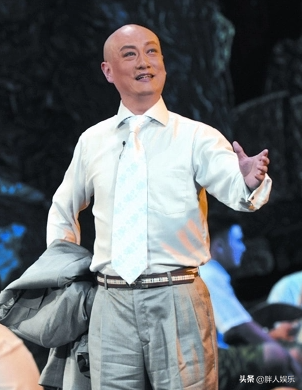 周立波笑侃30年下载，周立波笑侃三十年下载（周立波是怎么“毁”掉自己的）