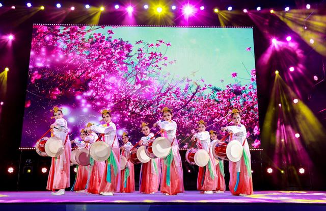 长鼓舞是哪个民族的舞蹈，长鼓舞是中国少数民族的传统舞蹈（文艺演出亮相精彩夜吉林）