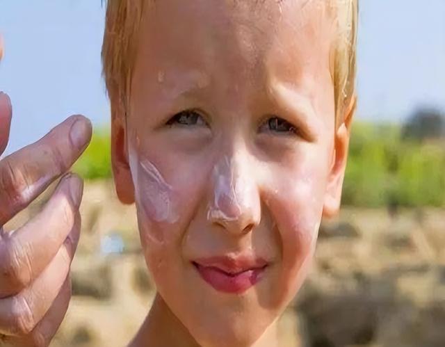 玫瑰糠疹吃什么药，玫瑰糠疹吃什么药好使（“万能皮肤药”炉甘石洗剂）