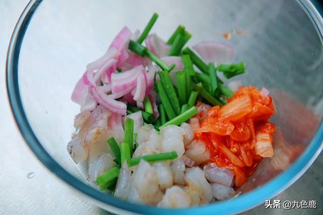 减脂版泡菜饼，韩式泡菜海鲜葱饼