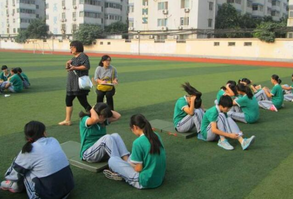 八百米怎么跑不累，跑八百怎样不累（体育老师公认的“跑步法”）