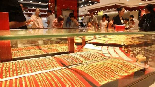 合金项链会掉色吗，合金饰品一般保色多久（掉钻/变形/划痕…黄金珠宝最常见的售后问题有哪些）