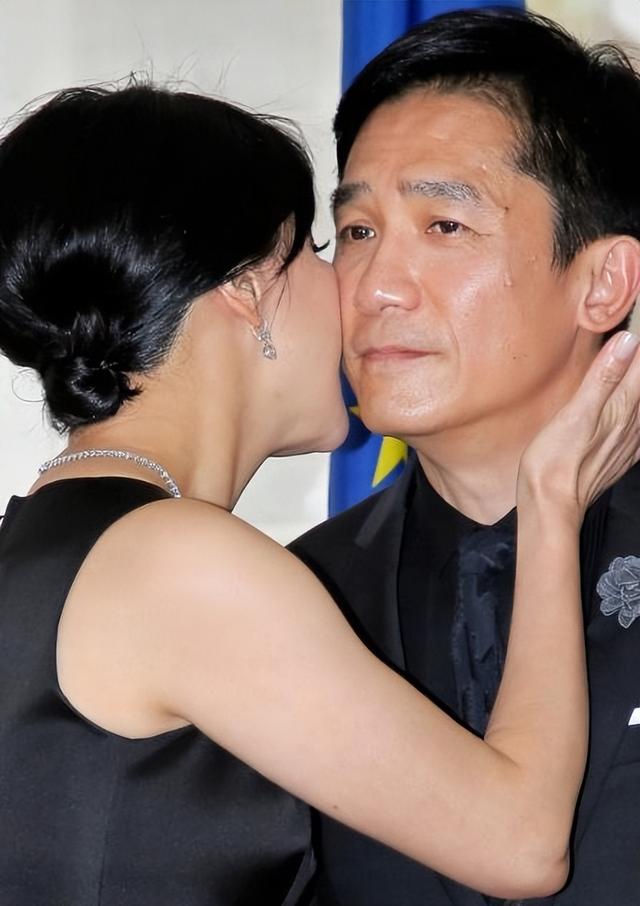 梁朝伟和刘嘉玲，梁朝伟刘嘉玲年轻时合照（酒到浓时香自溢。你为什么嫁我）