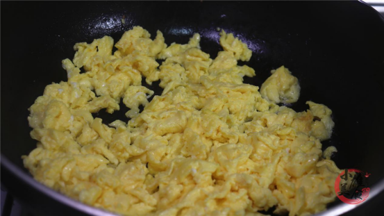 西红柿鸡蛋饼的制作方法，鸡蛋西红柿饼怎么做（做西红柿炒鸡蛋时）