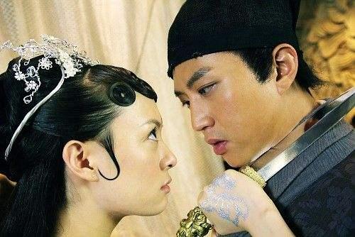 华谊兄弟旗下艺人名单，华谊兄弟旗下艺人名单2022（黄晓明和邓超两位“华谊一哥”）