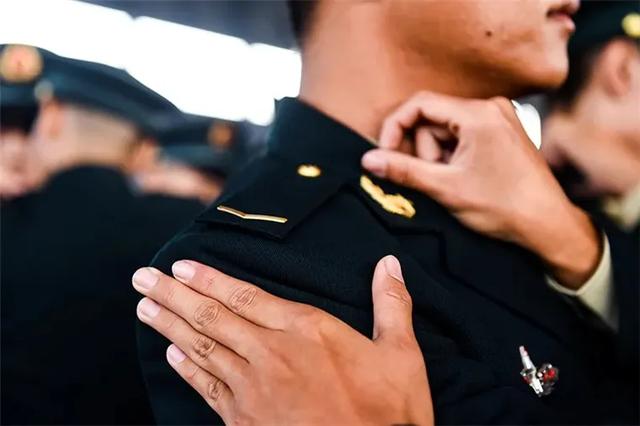 士官长是什么军衔，士官长是什么级别（看完这篇你就明白了）