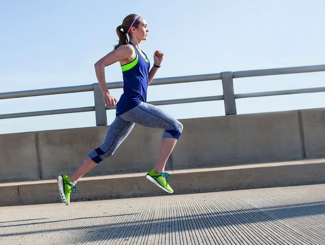 女人长期跑步的好处，长期慢跑的女人气质（55岁富婆坚持跑步10年）