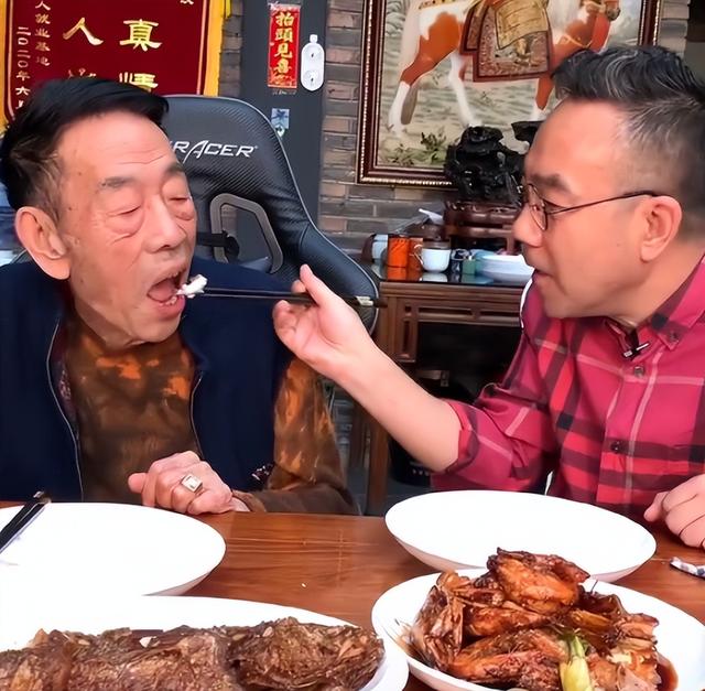 韩兆个人资料，90岁杨少华外出坐百万豪车